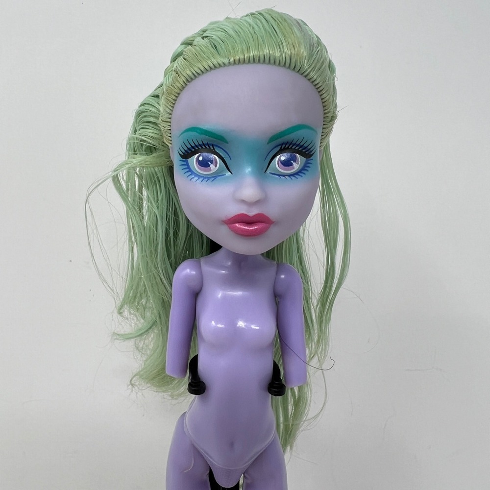 Monster High Twyla Haunted Getting‎ Ghostly Doll Boogeyman 2011 Pastel Hair